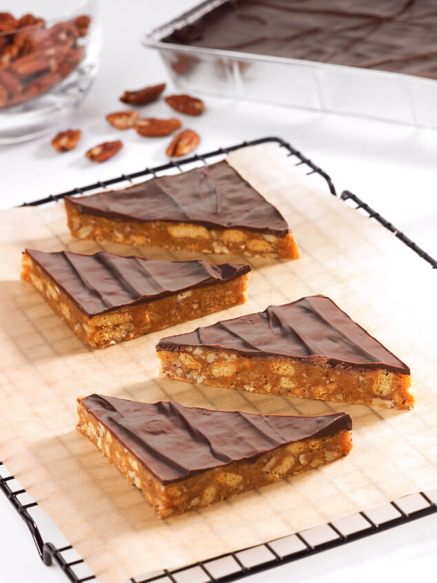 maple-and-pecan-slice-070099-hmc