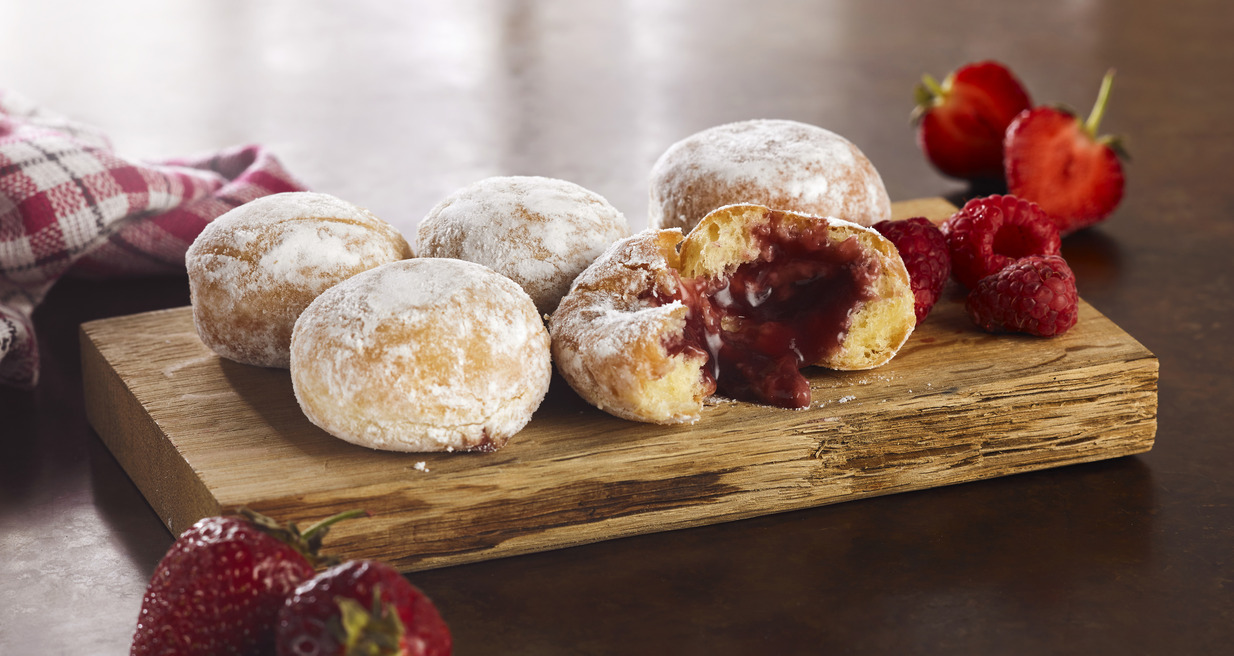 red-fruits-filled-mini-beignets-ad0708-md-2