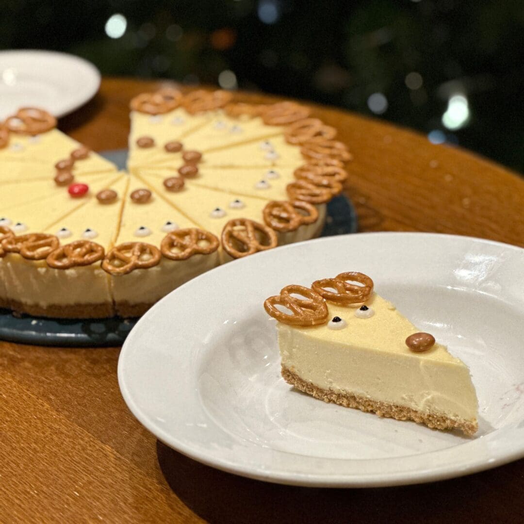 festive-reindeer-cheesecake